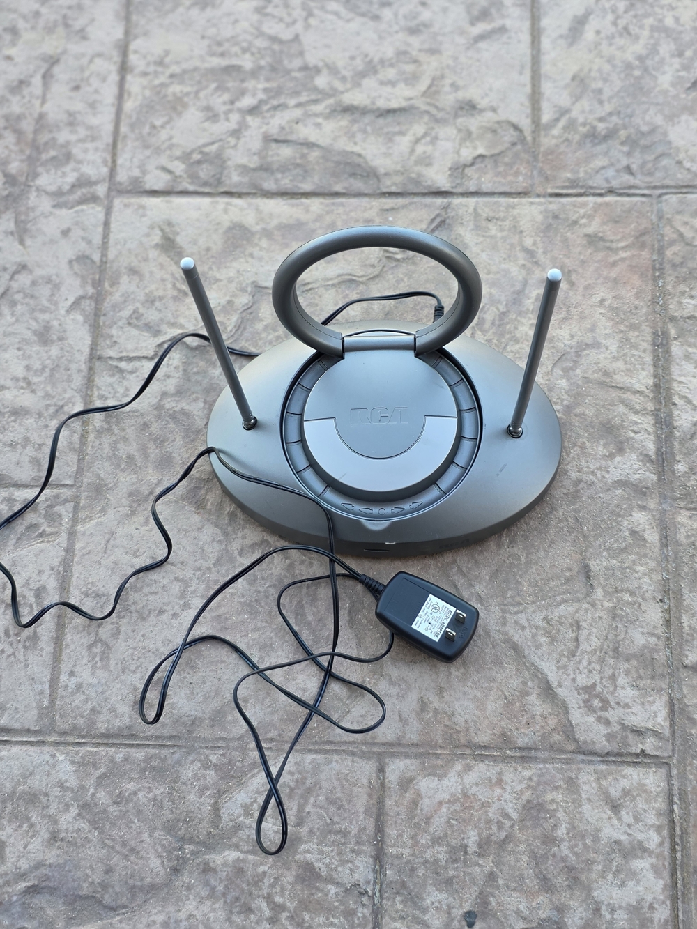 RCA Indoor TV/FM Antenna in Gray